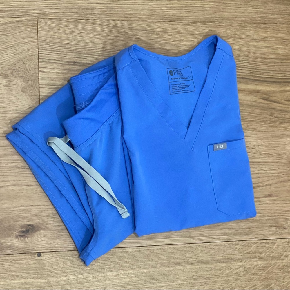 Figs scrub set Ceil blue. Catarina top Small Livingston pants Small Regular.